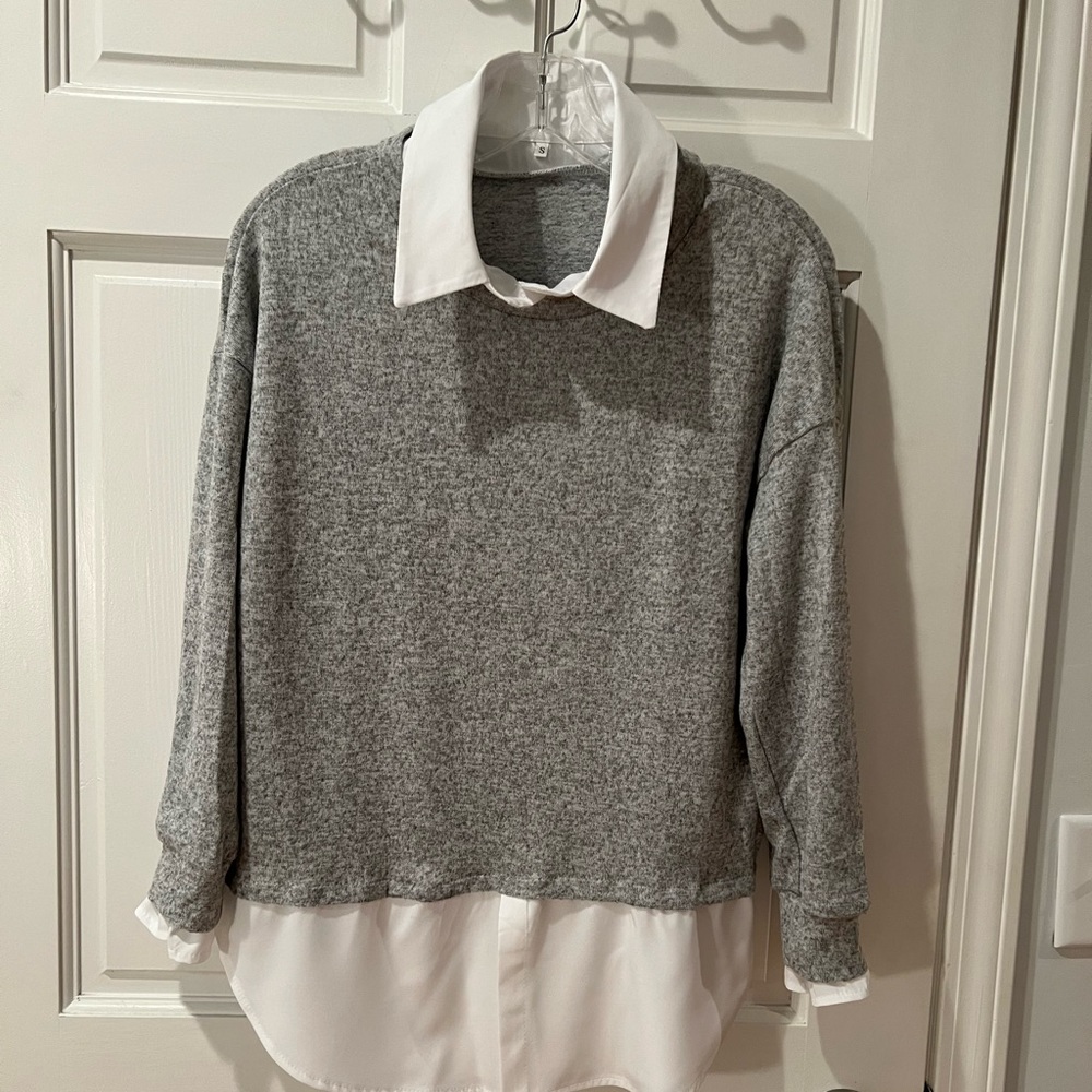 LONG SLEEVE KNIT HEATHER GREY TOP WITH SHIRT COLLAR & CUFFS AND SHIRT BOTTOM.